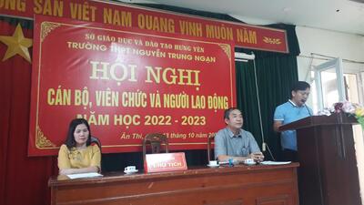 Tham luận về "Xây dựng chủ đề trải nghiệm hướng nghiệp trong chương trình GDPT mới 2018"