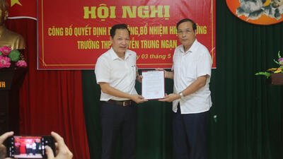 Tân Hiệu trưởng ngôi trường THPT mang tên danh nhân văn hóa Nguyễn Trung Ngạn.
