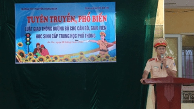 Tuyên truyền, phổ biến Luật giao thông đường bộ cho cán bộ, giáo viên, học sinh cấp THPT.