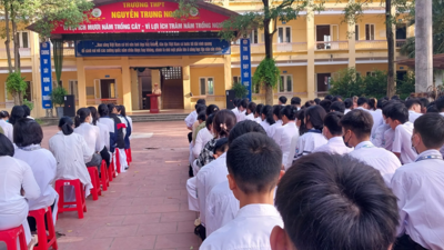 Tích cực tuyên truyền “an toàn giao thông” cho học sinh tới trường