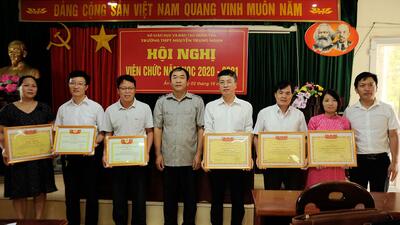 Hội nghị viên chức trường THPT Nguyễn Trung Ngạn năm học 2020-2021