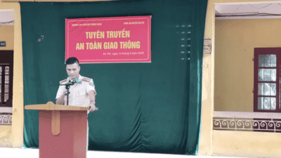 Phổ biến, tuyên truyền về luật an toàn giao thông cho CB, GV và học sinh.