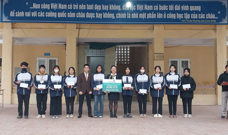 <a href='https://thptnguyentrungngan.hungyen.edu.vn/tin-tuc/trao-hoc-bong--tiep-suc-cho-hoc-sinh-co-hoan-canh-kho-khan-nhan-dip-tet-nguyen-dan.html'>Trao học bổng, tiếp sức cho học sinh có hoàn cảnh khó khăn nhân dịp Tết Nguyên Đán</a>