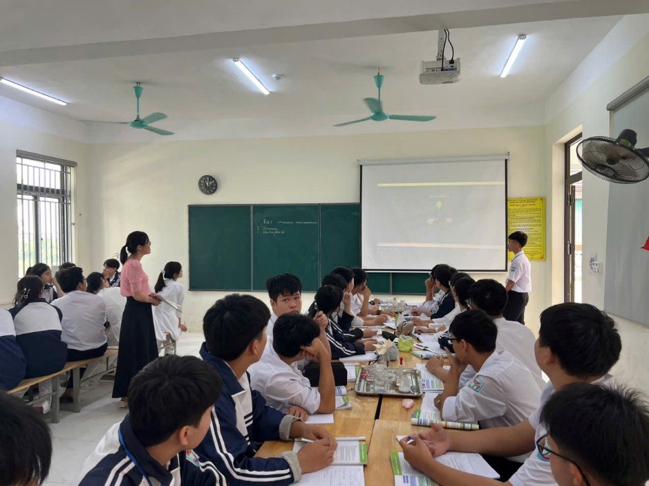 <a href='https://thptnguyentrungngan.hungyen.edu.vn/tin-tuc/doi-moi-sang-tao-va-ung-dung-tri-tue-nhan-tao-ai-trong-tiet-day-hoa-hoc.html'>Đổi mới sáng tạo và ứng dụng trí tuệ nhân tạo (AI) trong tiết dạy Hoá học</a>