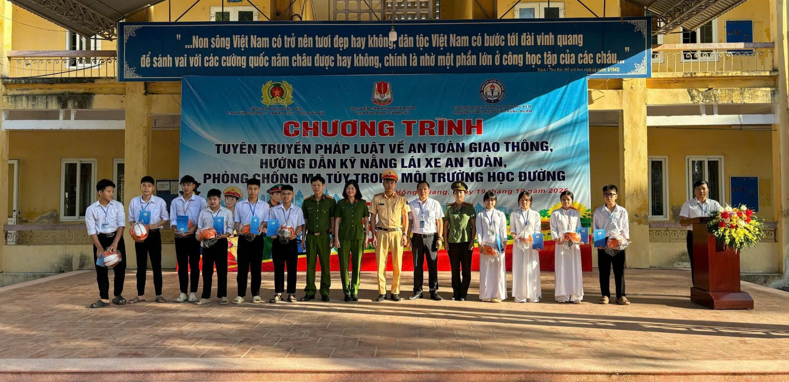 <a href='https://thptnguyentrungngan.hungyen.edu.vn/tin-tuc/tuyen-truyen-phap-luat-ve-an-toan-giao-thong-huong-dan-ky-nang-lai-xe-an-toan-va-phong-chong-ma-tuy-trong-moi-truong-hoc-duong.html'>Tuyên truyền pháp luật về an toàn giao thông, hướng dẫn kỹ năng lái xe an toàn và phòng, chống ma túy trong môi trường học đường</a>