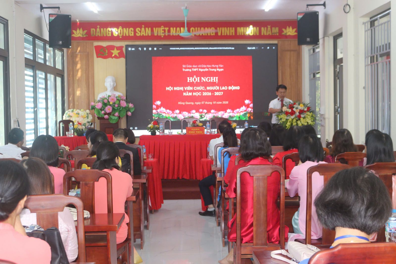 <a href='https://thptnguyentrungngan.hungyen.edu.vn/tin-tuc/hoi-nghi-vien-chuc-nguoi-lao-dong-truong-thpt-nguyen-trung-ngan-nam-hoc-2026-2027.html'>Hội nghị viên chức, người lao động trường THPT Nguyễn Trung Ngạn năm học 2026 - 2027</a>