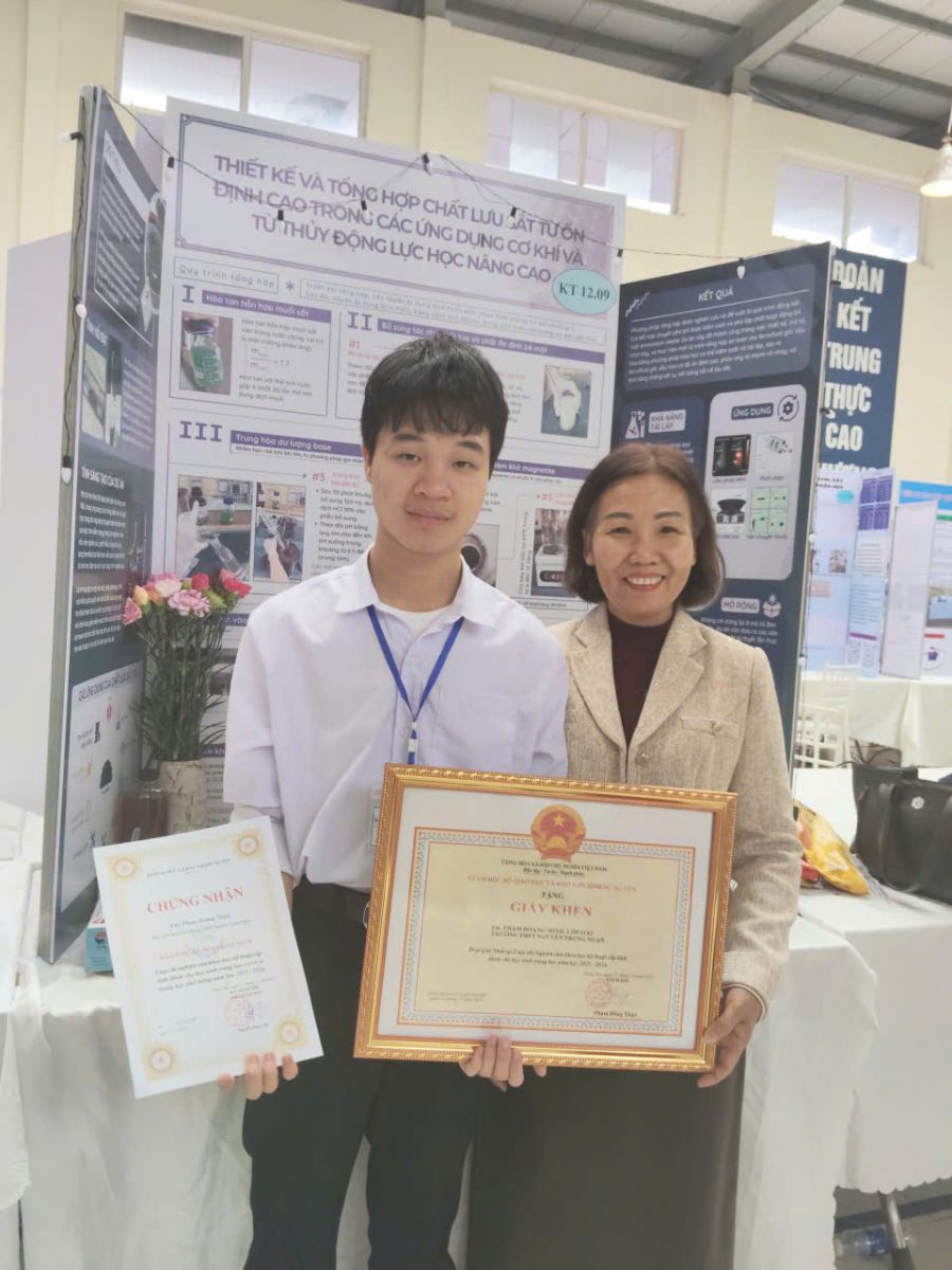 Cô trò tham gia và  đạt giải nhất Cuộc thi nghiên cứu KHKT cấp tỉnh năm 2025