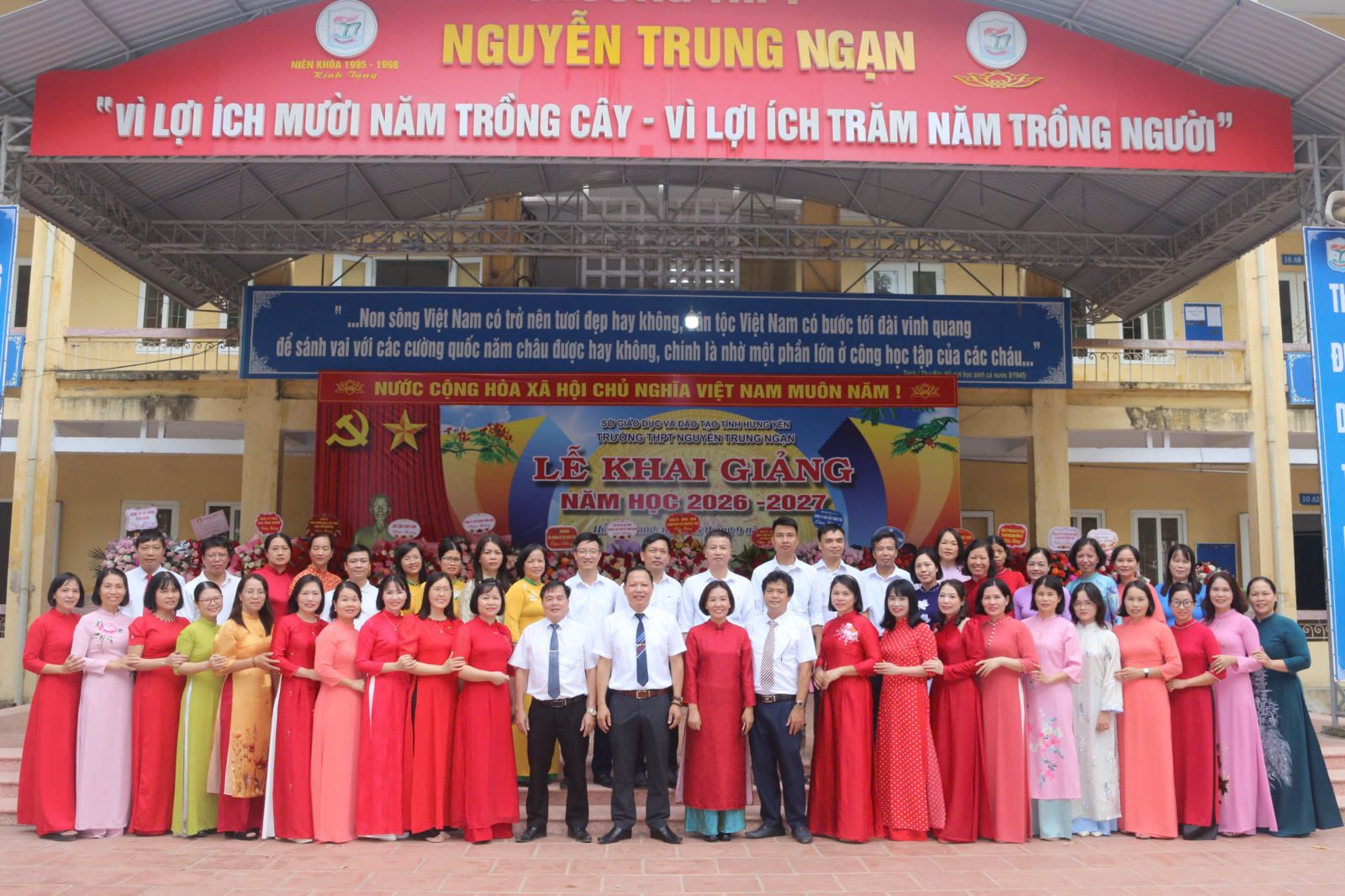 <a href='https://thptnguyentrungngan.hungyen.edu.vn/tin-tuc/truong-thpt-nguyen-trung-ngan-long-trong-to-chuc-le-khai-giang-nam-hoc-2026-2027.html'>Trường THPT Nguyễn Trung Ngạn long trọng tổ chức Lễ khai giảng năm học 2026 - 2027</a>