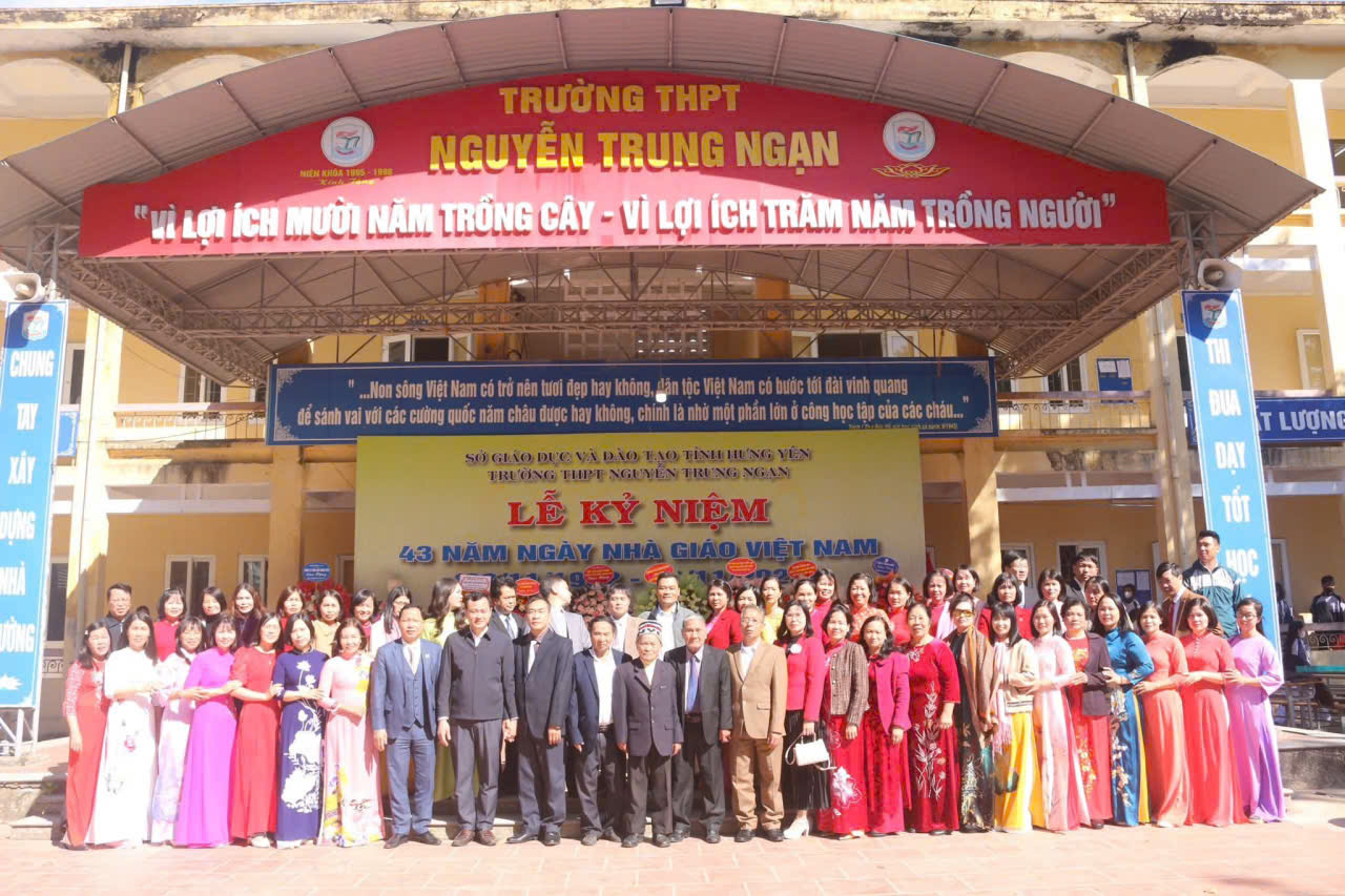 Trường THPT Nguyễn Trung Ngạn long trọng tổ chức Lễ kỉ niệm  43 năm ngày Nhà giáo Việt Nam (20/11)